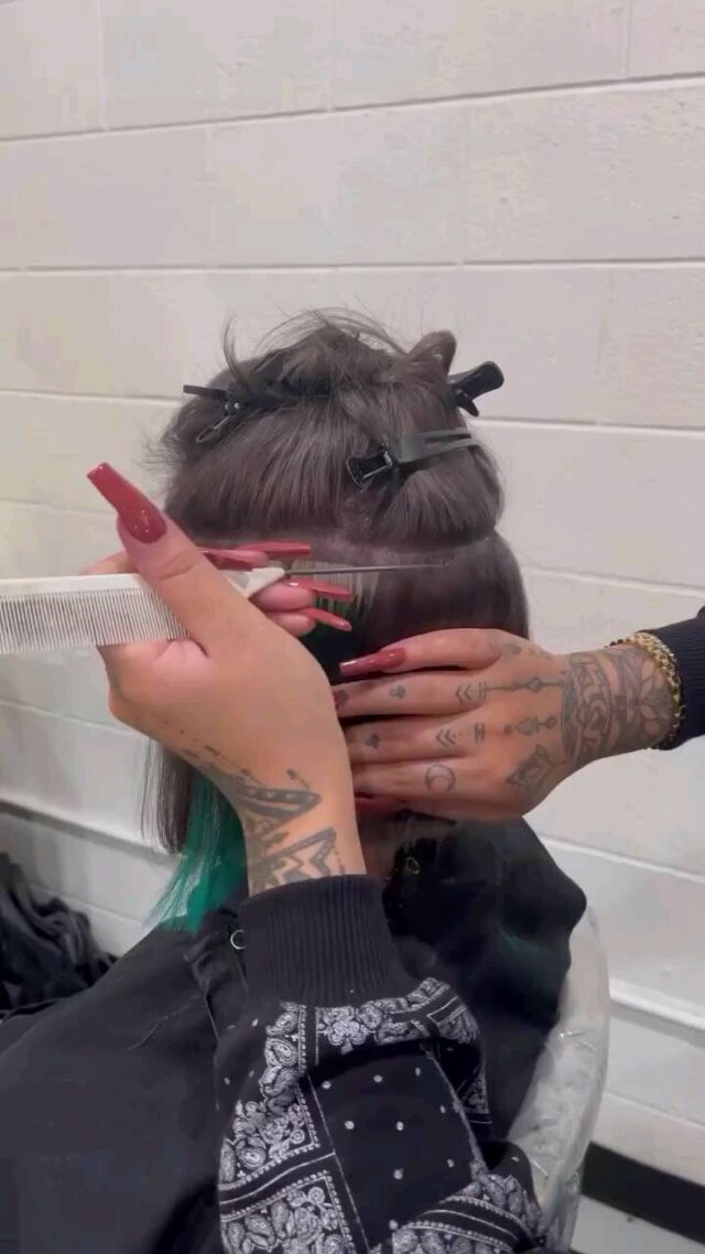 Looking to add color without the commitment or chemical damage? Look no further! ☘️

@hustlehairstudio worked wonders with just one pack of custom-colored original tapes, applied single-sided for a gentle pop of color and zero commitment!

Find your nearest Hairtalk salon on our website www.hairtalk.ie (Irish Customers) or www.hairtalhair.co.uk (UK Customers) through the link in our bio 📍