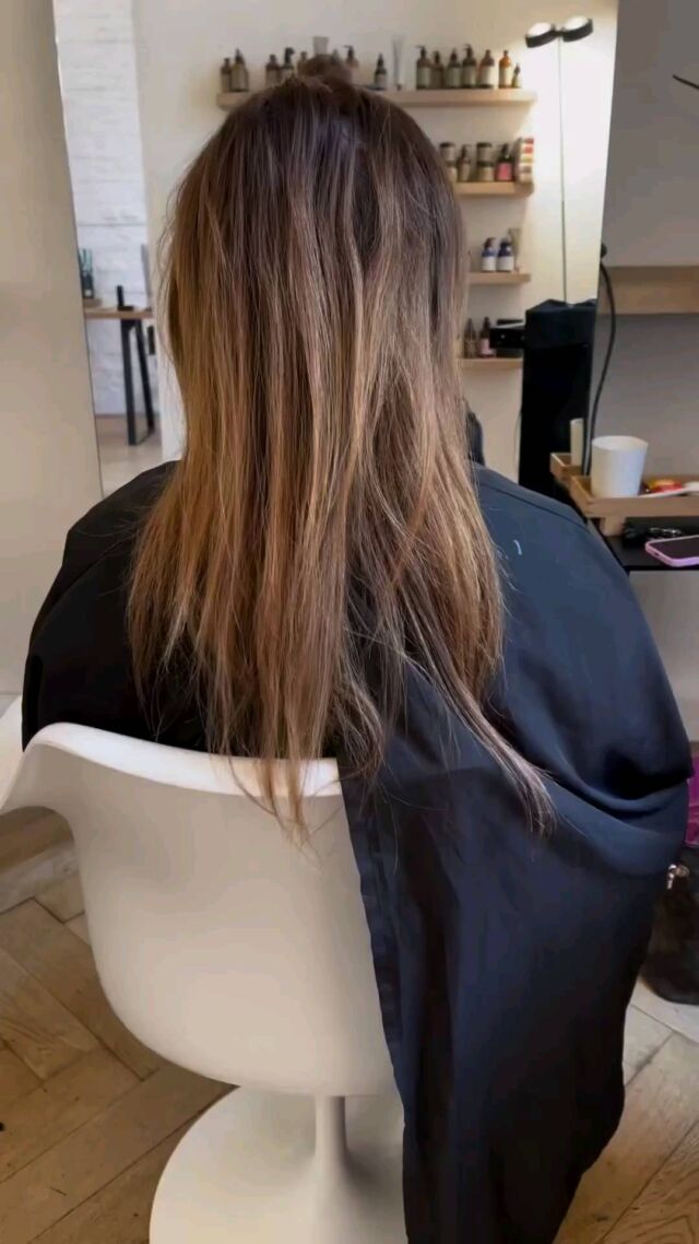 Prepare to be amazed by this incredible tape-in transformation! 💫 
Ready to achieve the hair you've always dreamed of? Look no further than hairtalk!

Find your nearest Hairtalk salon on our website www.hairtalk.ie (Irish Customers) or www.hairtalhair.co.uk (UK Customers) through the link in our bio 📍

@bennynneb